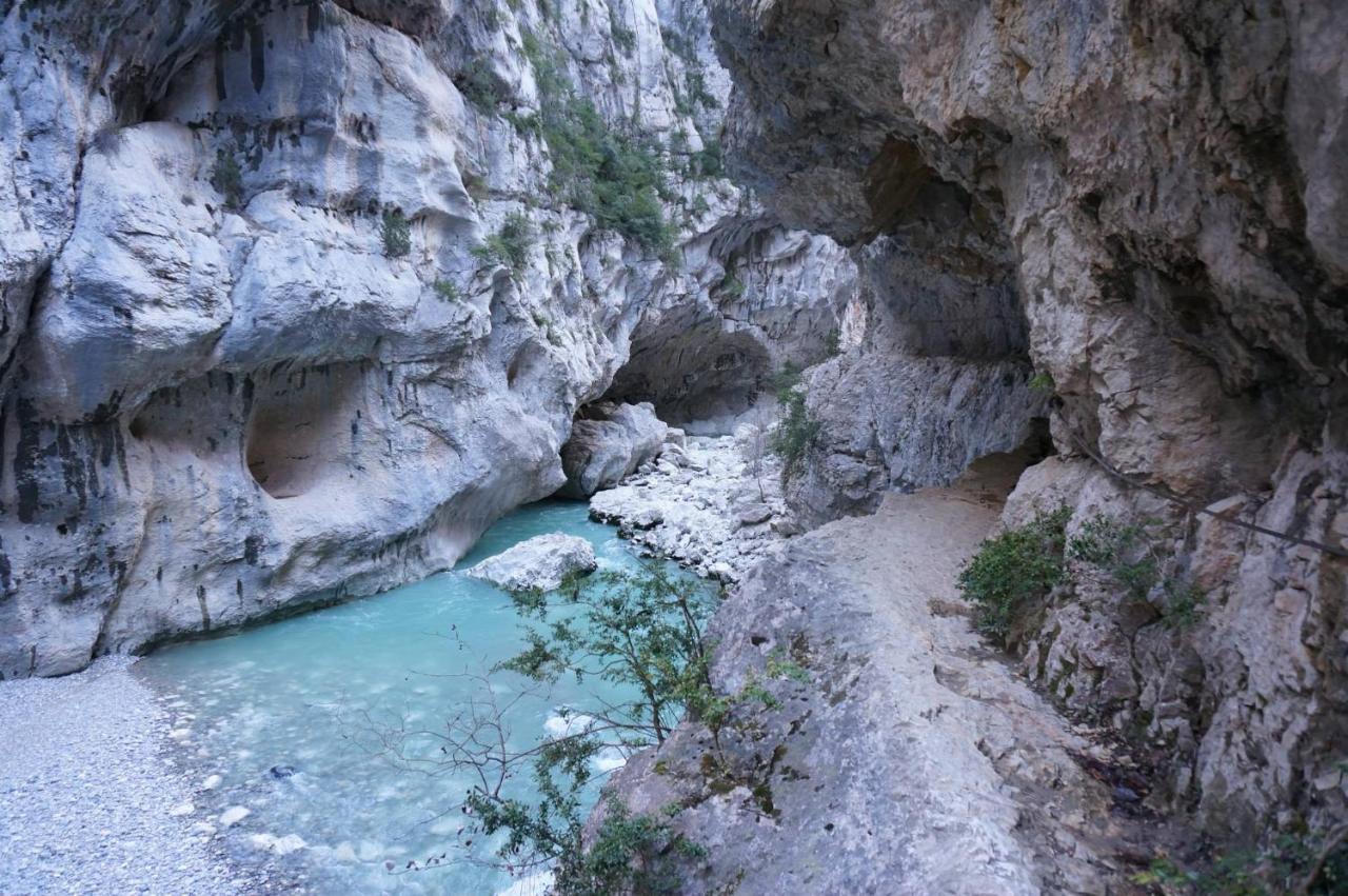 Le Romarin-Topdestination-Aups Esterno foto
